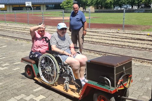 Bild zeigt Rollstuhlfahrer