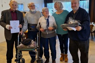 Auf dem Bild von links nach rechts mit der Vorsitzenden Ursula Schiefelbein ( 2. Von rechts) Helmut Simmerlein, Tomitsch Johann, Tomitsch Eva und Siegfried Zemelka