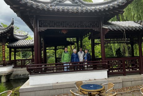 4 Damen im Asiatischen Pavillon