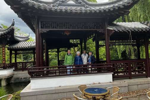 4 Damen im Asiatischen Pavillon 4 Damen im Asiatischen Pavillon