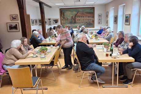 Besucher des Osterkaffees