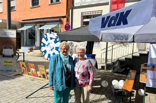 1. Vorsitzende Erika Allmaier mit Hedy Kessler