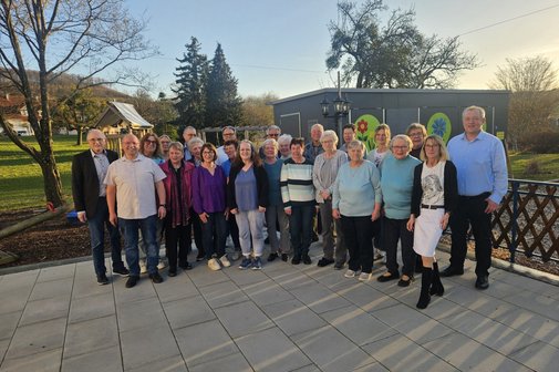 Die alte und die neue Vorstandschaft mit den Jubilaren 2026