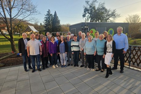 Die alte und die neue Vorstandschaft mit den Jubilaren 2026