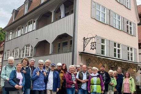 Eine Teil-Gruppe der Ausflugsgäste bei der Stadtführung Ulm