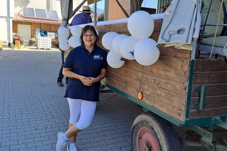 Vorsitzende Kornelia St&ouml;hr an Festwagen