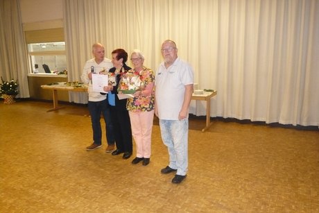 Gruppenfoto H. Bentz,U. Luige, E. Happe und U.Breitbarth (von links) Gruppenfoto H. Bentz,U. Luige, E. Happe und U.Breitbarth (von links)