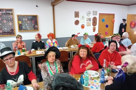 Bild zeigt die Fasnacht Gesellschaft beim singen