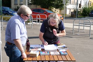 Silke Rapp tritt beim VdK-Ortsverbandsvorsitzenden Roland Sauter als 120. Mitglied in den OV Onstmettingen ein.