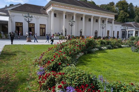 Baden-Baden - vor der Trinkhalle und dem Casino Baden-Baden - vor der Trinkhalle und dem Casino