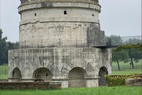 Mausoleum des Theoderich in Ravenna BB