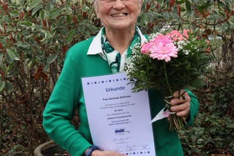 Frau G. Zehender für 25 Jahre VdK-Mitgliedschaft geehrt.