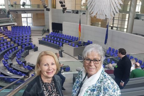 Reichstag-Plenarsaal - Edeltraud Guse und Ruth Müller