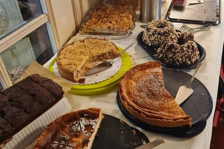 von der Vorstandsschaft selbstgebackener Kuchen