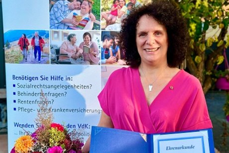 Goldene Verdienstnadel