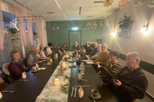 Auf diesem Bild k&ouml;nnen Sie die VdK Mitglieder und G&auml;ste bei der Weihnachtsfeier sehen.