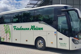 Reisebus der Firma Friedmann