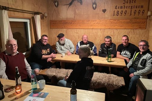Gemütliches beisammensein in der Lemberghütte