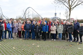 Die Onstmettinger Reisegruppe vor dem Europa-Park.