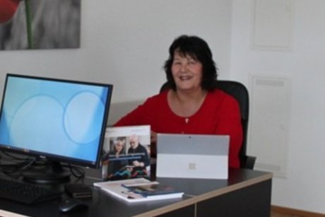Susanne Jablonsky im KoRa-Büro im Wohnpark Burgrieden