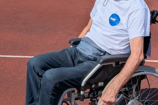 Unser Vorstand bei der Testfahrt im Rollstuhl