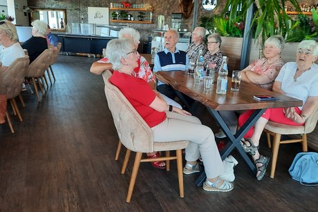 wie das Foto verrät hatten die Mitglieder auch sehr große Freude am Mitsingen