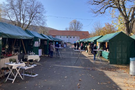 Das Gelände des Martinimarkt bei der "Alten Halle" in strahlendem Herbstwetter