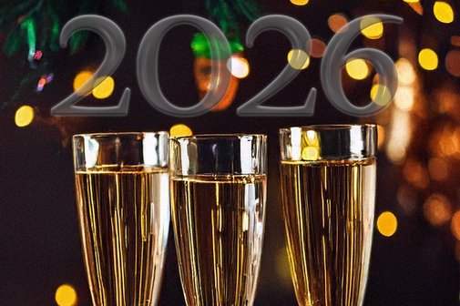 Festives Bild mit Sektgl&auml;sern und der Jahreszahl 2026