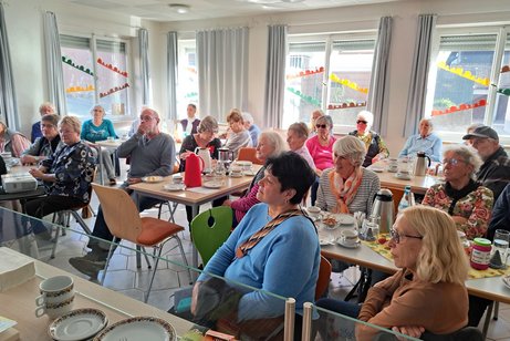 Gespannte Zuh&ouml;rer und Zuh&ouml;rerinnen