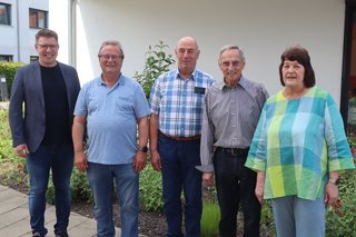 Ehrungen beim VdK Burgrieden: (von links) Bürgermeister Frank Högerle, Helmut Jablonsky, Johann Frankenhauser, Josef Arb und Vorsitzende Susanne Jablonsky