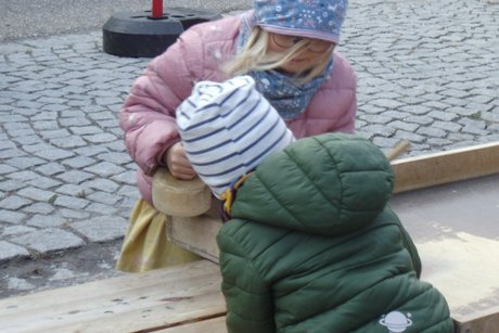 Zwei Kinder beim Spielen!