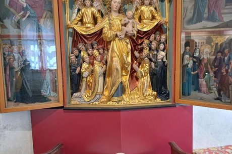 Museum: Ausstellung eines Altars