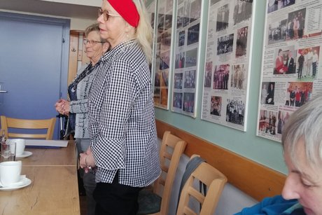 Das Bild zeigt Frau Kr&uuml;ger, vom Kreisverband Heilbronn, die die Gr&uuml;&szlig;e vom Kreisverbandsvorsitzenden H. L&ouml;ffler &uuml;bermittelt