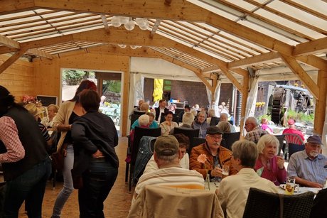 Kaffee und Kuchen im Pavillon der für uns reserviert ist