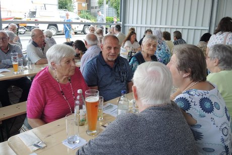 Bild zeigt die Festgesellschaft