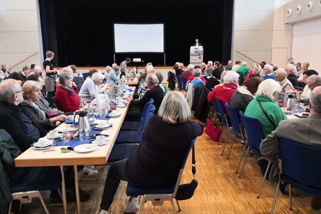 Blick in den gut gefüllten Saal in der "Alten Mälzerei"