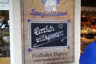 Schild am Hofladen