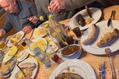 Metzgete gedeckter Tisch beim Metzgete Essen