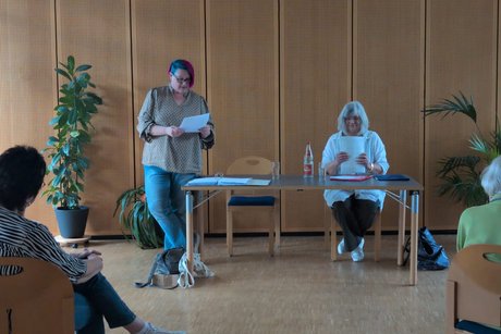 Kassiererin Sabine Lemmke beim Vortrag des Kassenberichts 2025