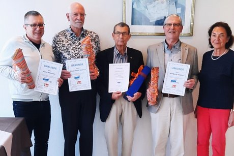 Gruppenfoto der geehrten Mitglieder