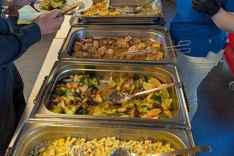 Warmes Buffet - Kn&ouml;pfle, Gem&uuml;se, Schweinefilet und Kartoffelgratin
