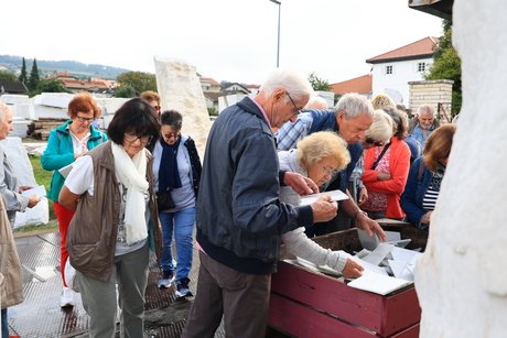 Laas - Fachkundige Inspektion von kleinen Marmortafeln