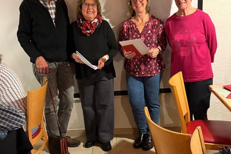 4 Pers. bei der Ehrung von 2 Teilnehmern f&uuml;r 10-j&auml;hrige Mitgliedschaft.