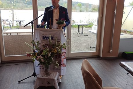 Georg Bacher bei der Entlastung der Vorstandschaft u. Grußwort