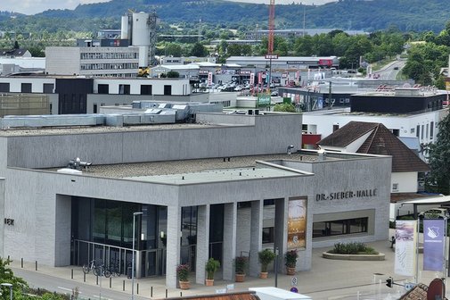 Dr. Sieber Halle Die Dr. Sieber Halle in Sinsheim. Aufnahme von einer der oberen Etagen des Marktplazcenter.