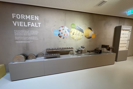 die verschiedenen Matrizen f&uuml;r Maultaschen, Suppennudeln,etc