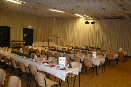 Eingedeckte Weihnachtstische Eingedeckte Weihnachtstische