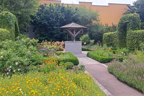 Brunnen im Kr&auml;utergarten