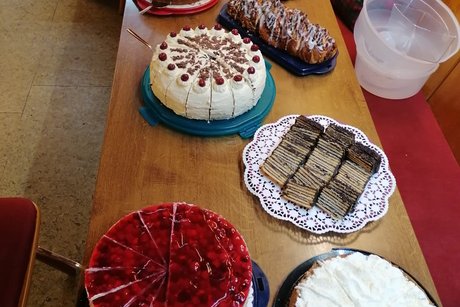 Kuchenbuffet Unser Kuchenbuffet mit vielen selbstgebackenen Leckereien.