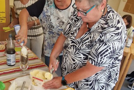 Für den Eiskaffeenachschub sorgten Angelika, Simone und Sabine (v.l.)